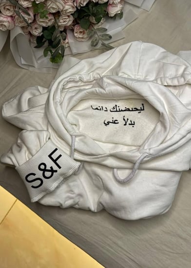 بلوفر ليحتضنك دائما بدلا عني