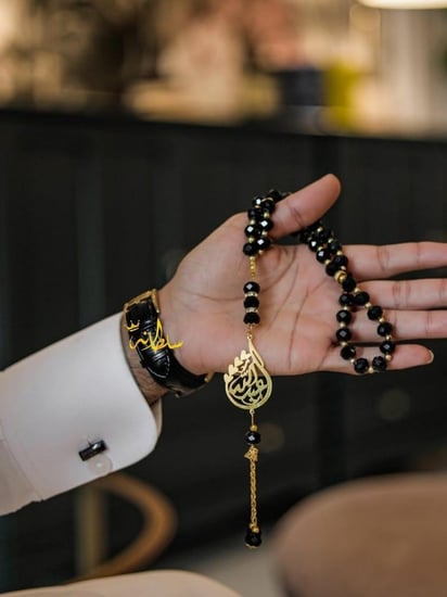 سبحة بالاسم مع القلوب - متجر سلطانة