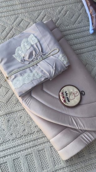 طقم صلاة + سجاد مع شرشف مرد ربطة