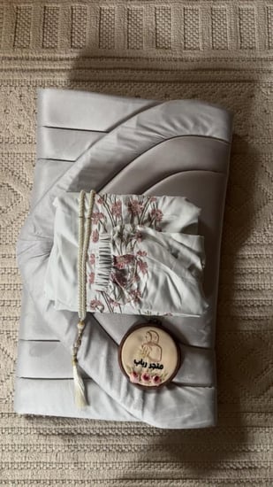 طقم  صلاة مع شرشف سحاب