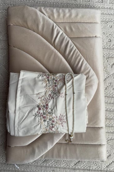 طقم  صلاة ربطة + سجاد مع شرشف  مرد