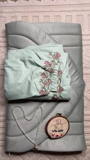 طقم صلاة + سجاد مع شرشف مرد ربطة