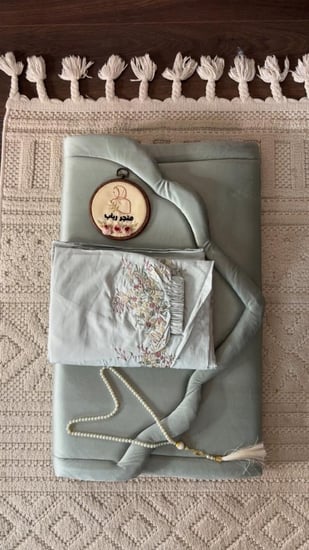 طقم  صلاة مع شرشف ربطة