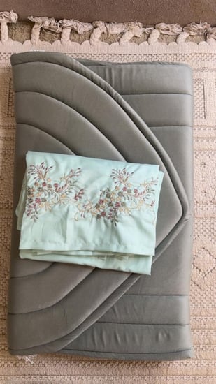 طقم صلاة سجادة + شرشف بدون خياط