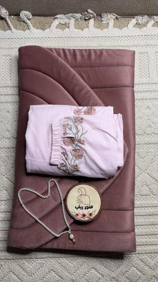 طقم صلاة + سجاد مع شرشف مرد ربطة