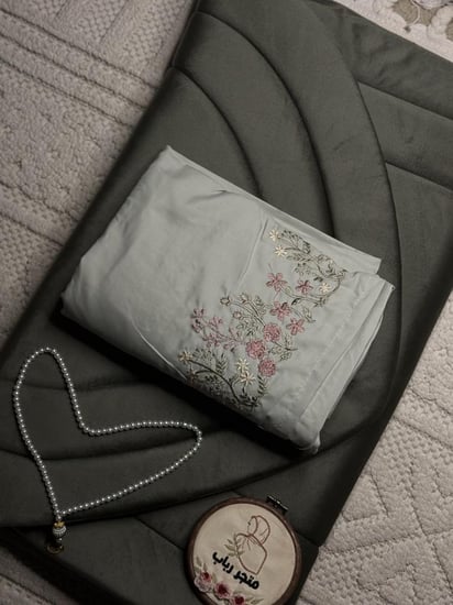 طقم صلاة + سجاد مع شرشف مرد ربطة