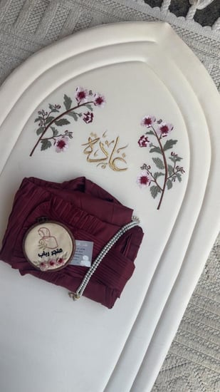 طقم صلاة  بالاسم غادة   (سجادة+ شرشف صلاة مضمون)