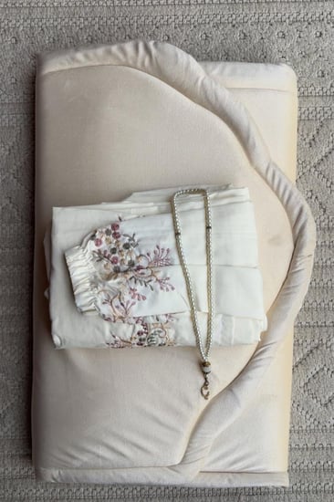 طقم  صلاة ربطة + سجاد مع شرشف  مرد