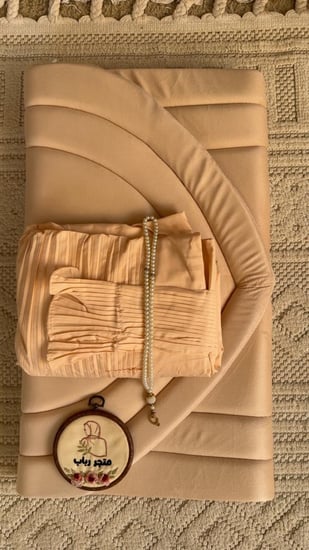 طقم صلاة + سجاد مع شرشف مرد ربطة