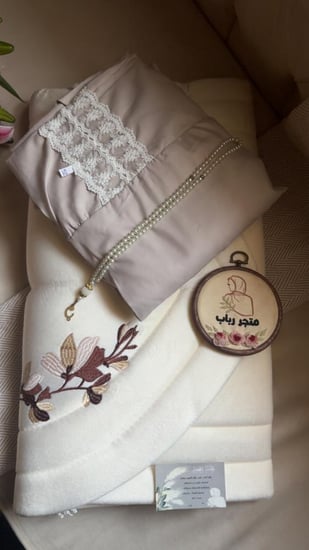 طقم اطفال يلبس من  ٧ سنه الى ٩