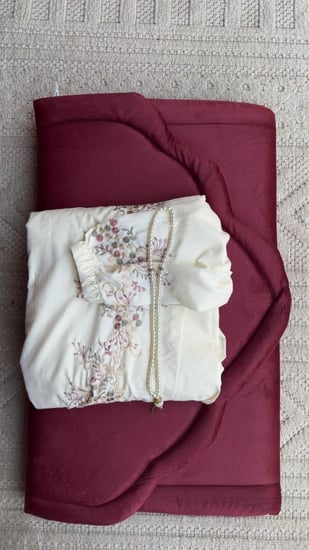 طقم  صلاة ربطة + سجاد مع شرشف  مرد