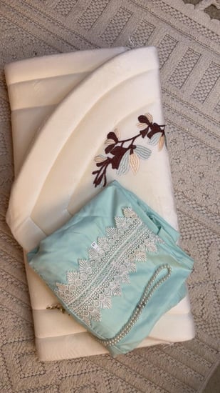 طقم اطفال يلبس من ١٣ الى ١٥ سنه