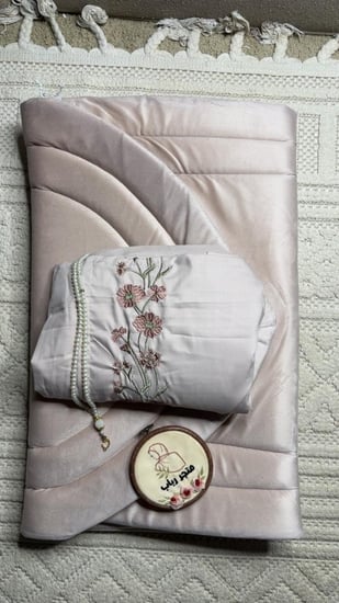 طقم صلاة + سجاد مع شرشف مرد ربطة