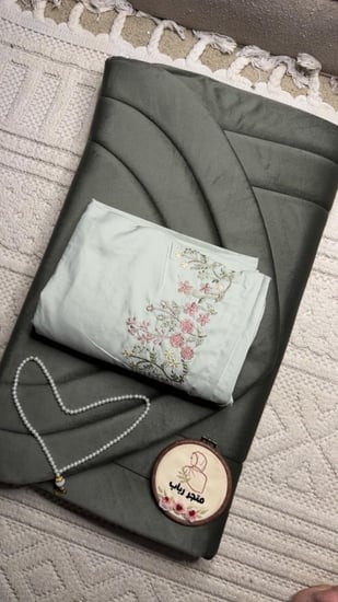 طقم صلاة + سجاد مع شرشف مرد ربطة