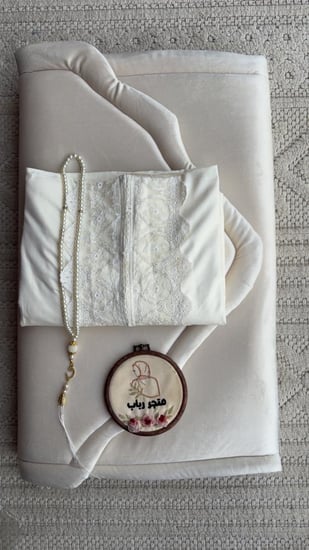 طقم  صلاة مع شرشف سحاب