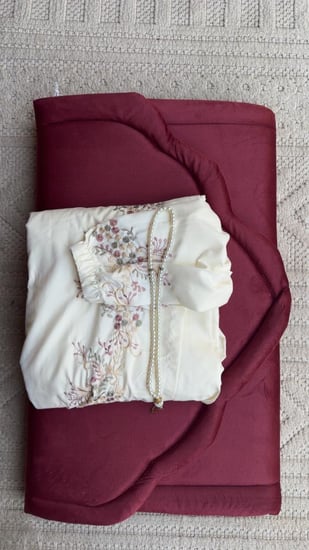 طقم  صلاة ربطة + سجاد مع شرشف  مرد