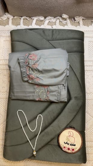 طقم صلاة + سجاد مع شرشف مرد ربطة
