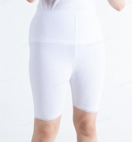 ملابس داخلية نسائية