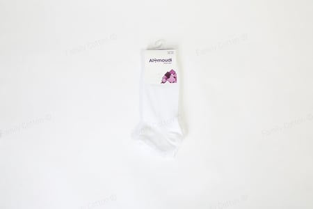 جوارب نسائية قصيرة