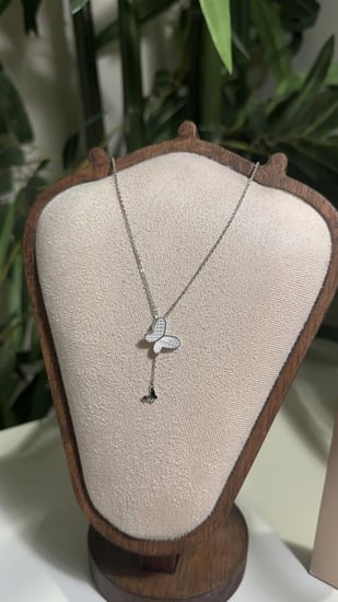 عقد فراشة فضة عيار925