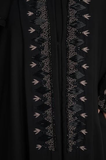 عباية مطرزة