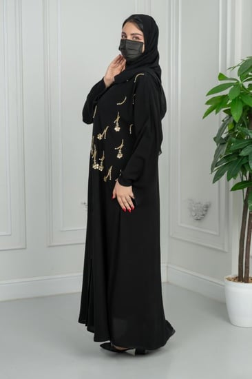 عباية مطرزة