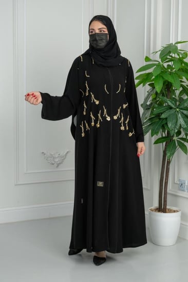 عباية مطرزة