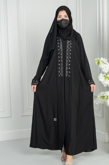 عباية مطرزة