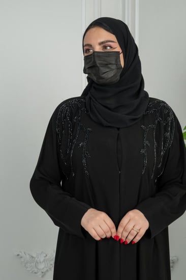 عباية مطرزة