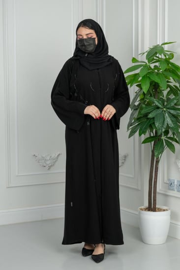 عباية مطرزة