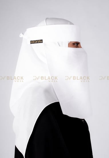 نقاب ابيض وسط مقوى ومطاط أبيض مستقيم