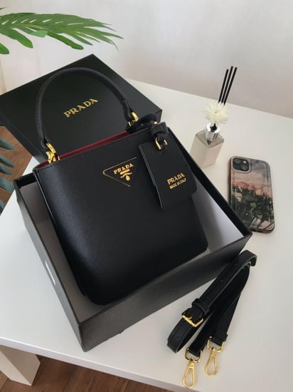 برادا.                            PRADA