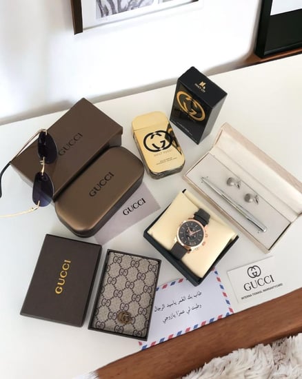 طقم  متكامل     ساعه جلد  جوده  ممتازه