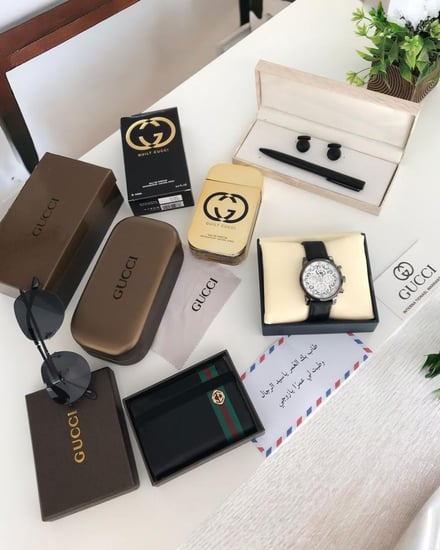 طقم  متكامل     ساعه جلد  جوده  ممتازه