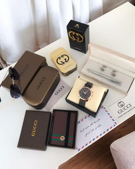 طقم  متكامل     ساعه جلد  جوده  ممتازه