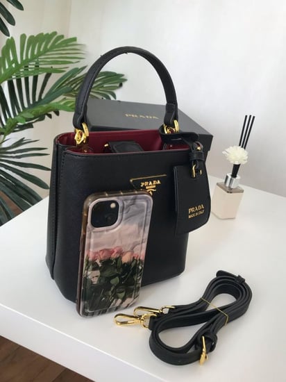 برادا.                            PRADA