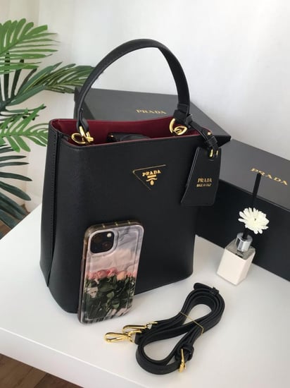 برادا.                            PRADA