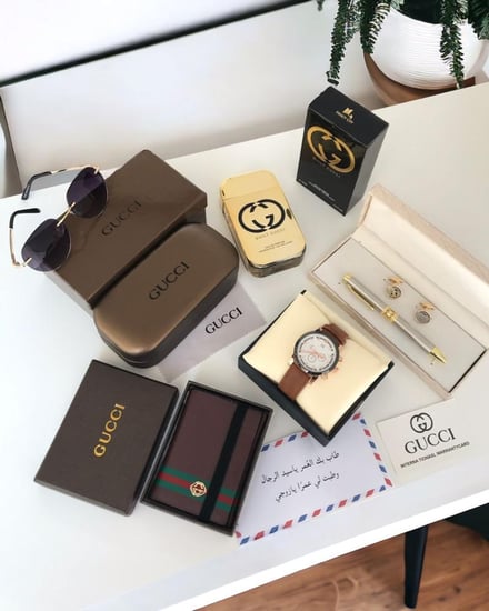 طقم  متكامل     ساعه جلد  جوده  ممتازه