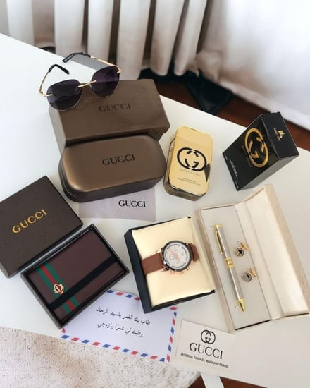 طقم  متكامل     ساعه جلد  جوده  ممتازه