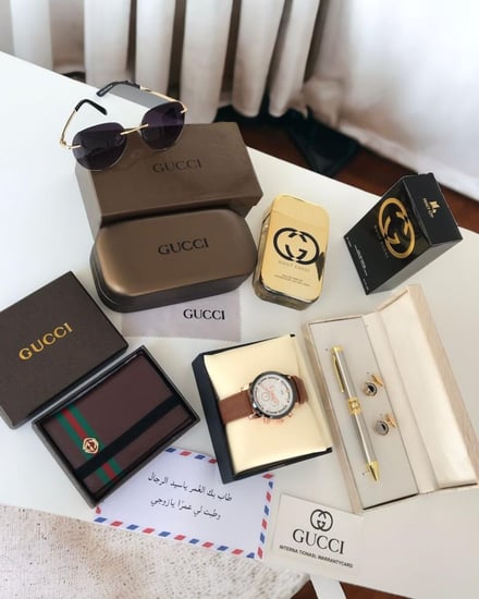 طقم  متكامل     ساعه جلد  جوده  ممتازه