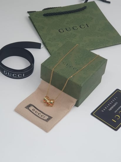 اكسسوارات نسائيه ماركات متنوعه  مع جميع الملحقات