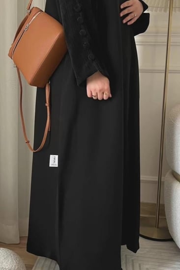 القماش كريب ملكي + مخمل شمواه + طرحة