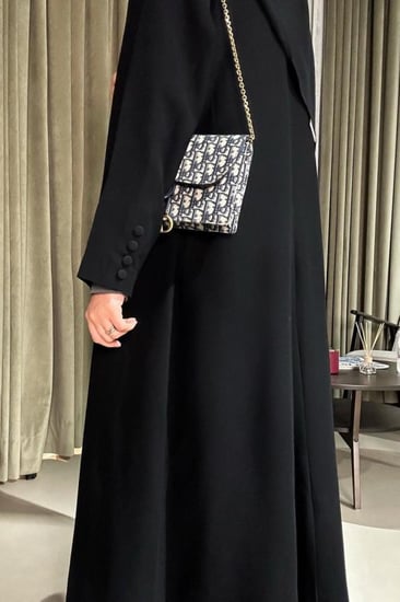 القماش كريب ملكي +بطانه داخليه + طرحة