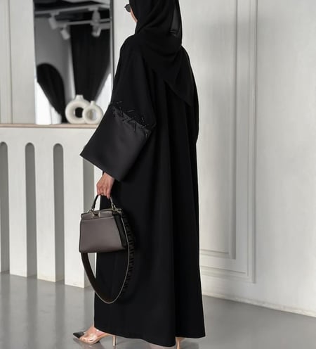 القماش كريب +تفته   مع طرحة