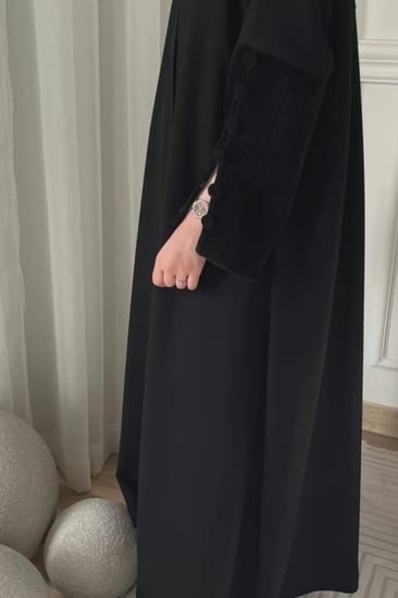 القماش كريب ملكي + مخمل شمواه + طرحة