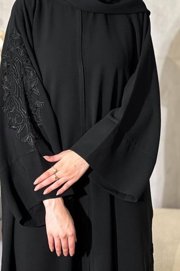 القماش كريب ملكي + طرحة