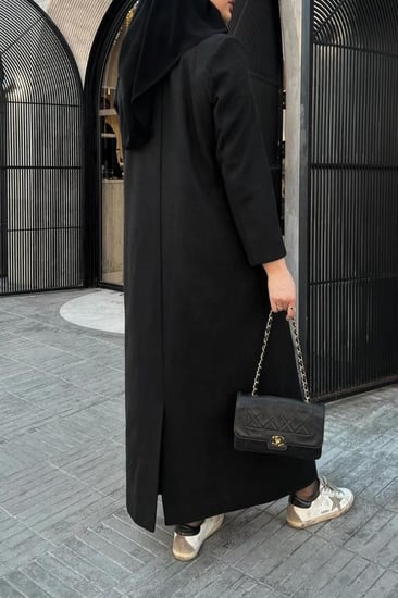 القماش جوخ + كتان +طرحة