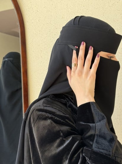 نقاب مشبك وسط أو طويل حسب اختيارك