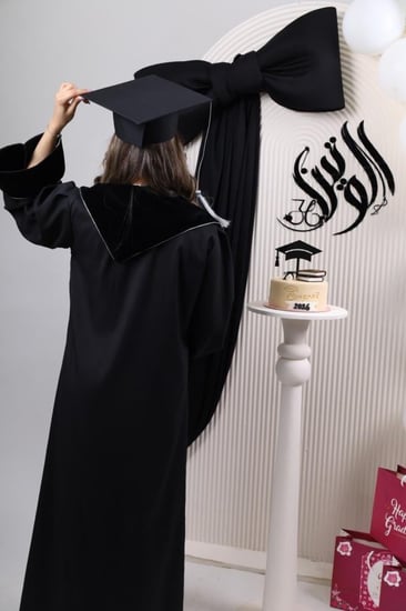 عباية تخرج أسود وفضي 2026