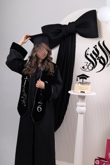 عباية تخرج أسود وفضي 2026